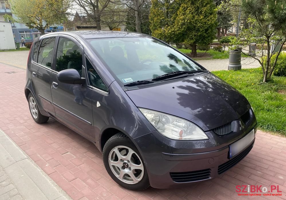 2006' Mitsubishi Colt photo #1