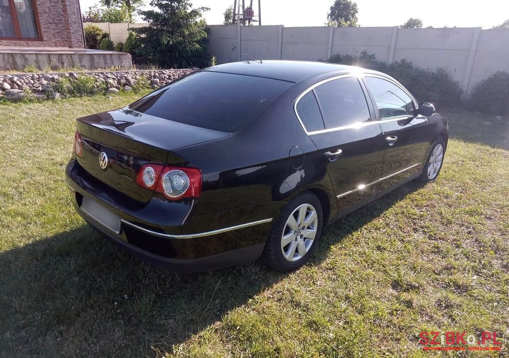 2005' Volkswagen Passat photo #1