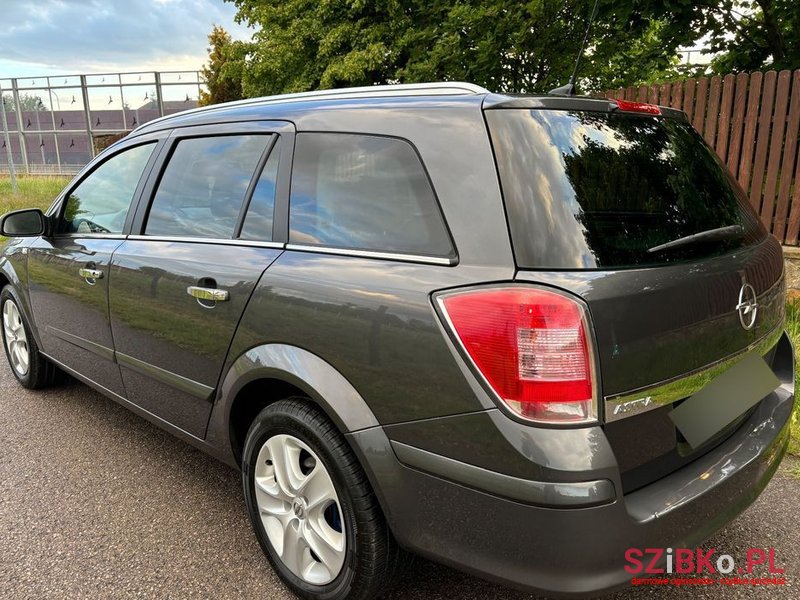 2010' Opel Astra 1.8 Caravan photo #4