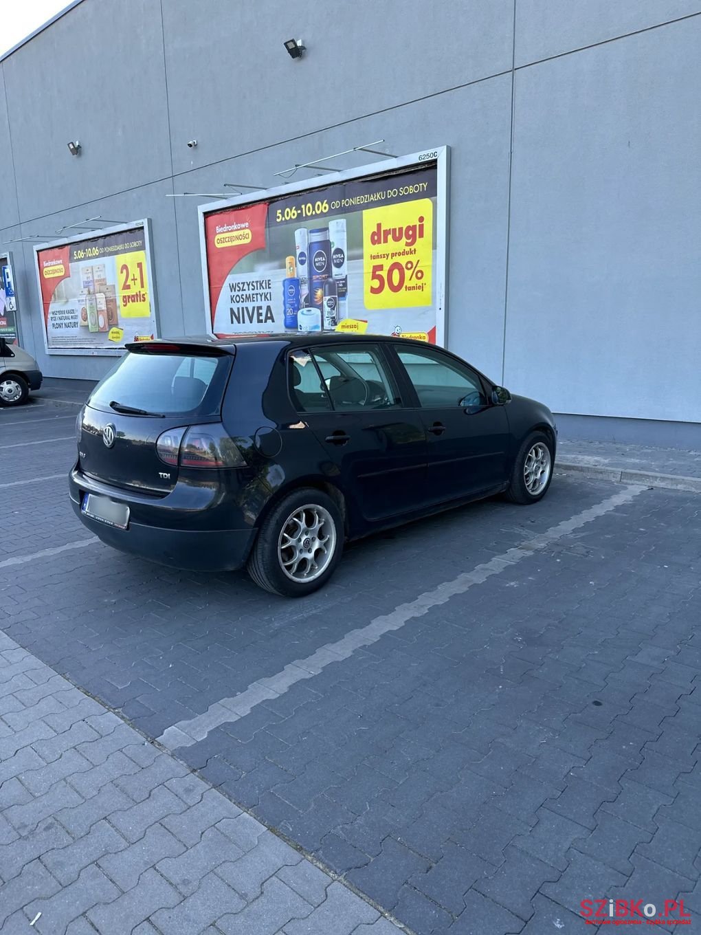 2004' Volkswagen Golf photo #1