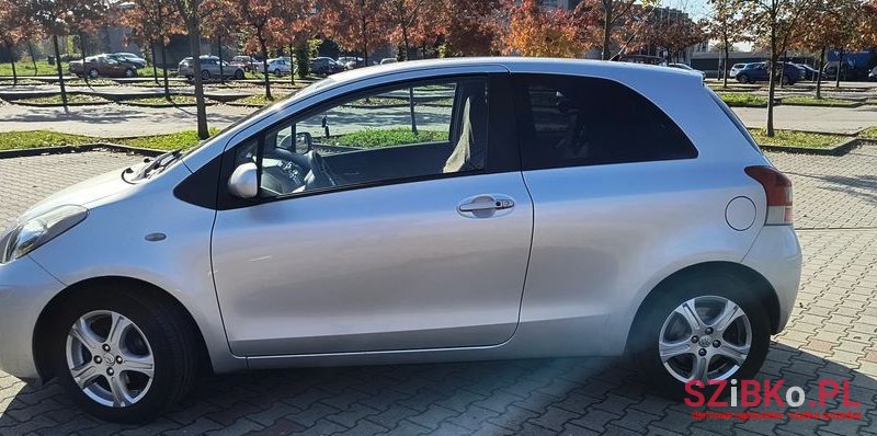 2011' Toyota Yaris 1.33 Luna photo #2