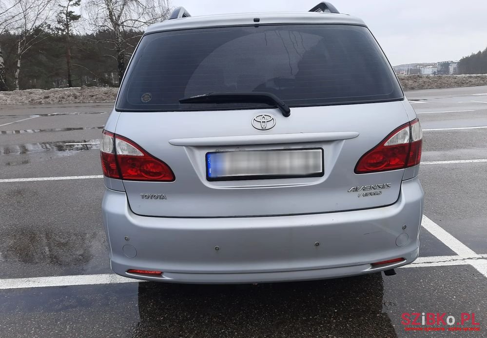 2005' Toyota Avensis Verso photo #5