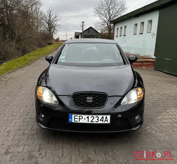 2011' SEAT Leon photo #1