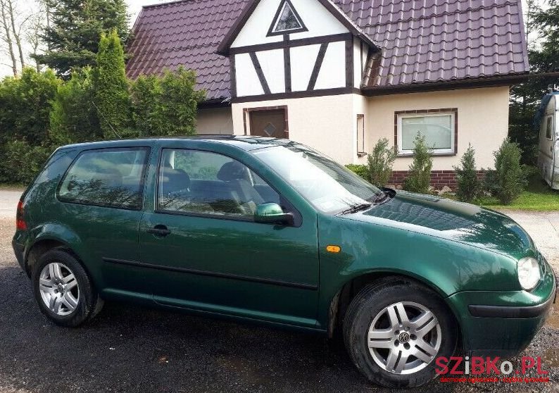 2002' Volkswagen Golf photo #1