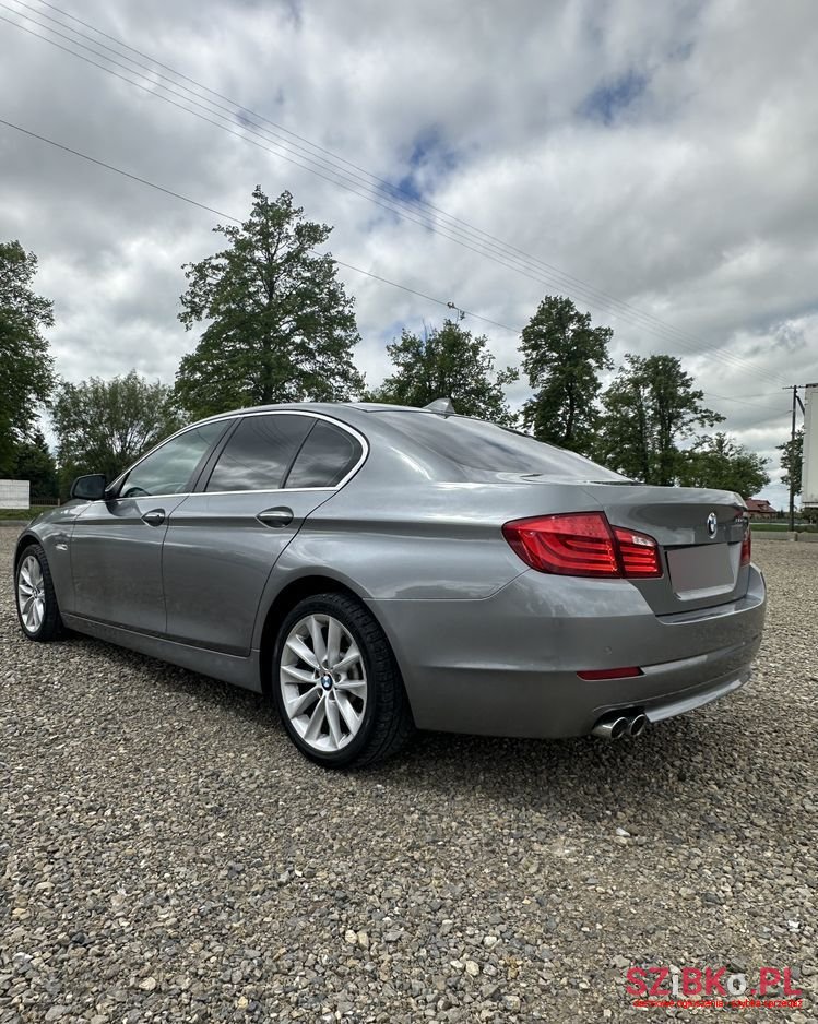 2011' BMW 5 Series photo #3
