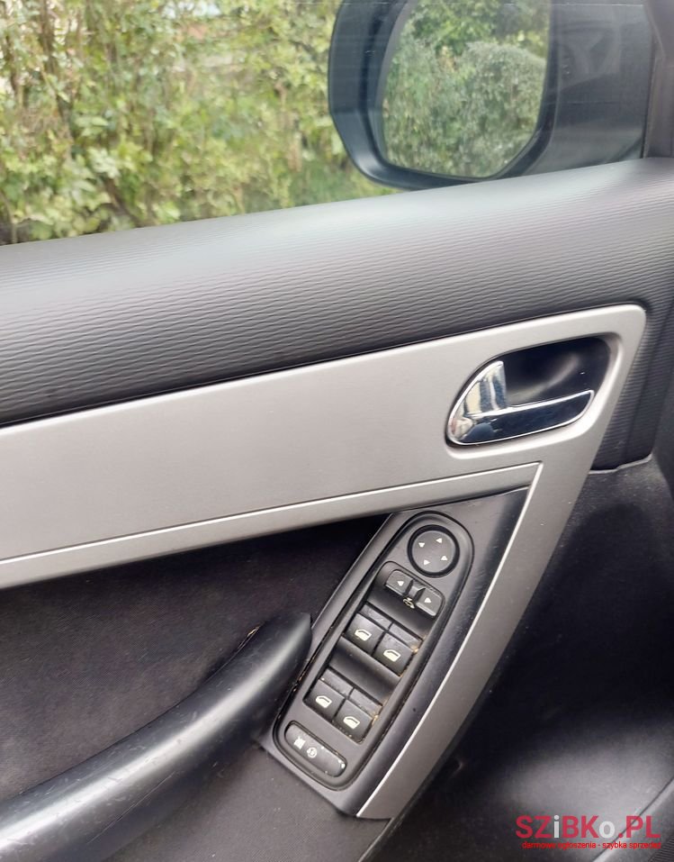 2010' Citroen C4 Picasso photo #5