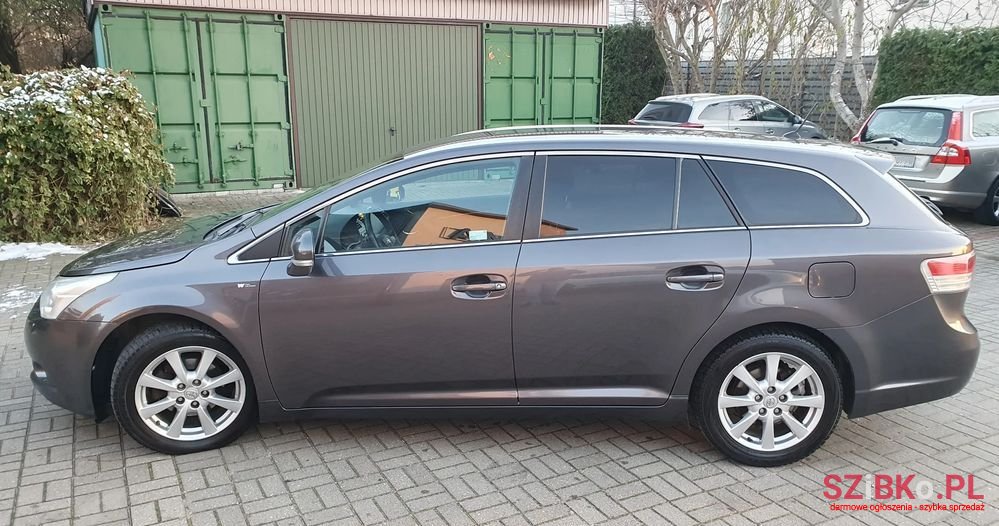 2011' Toyota Avensis 2.0 D-4D Premium photo #1