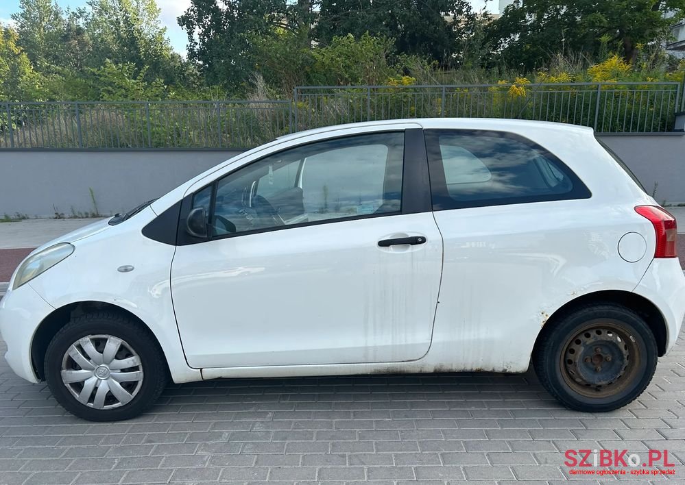 2006' Toyota Yaris 1.0 Luna photo #3