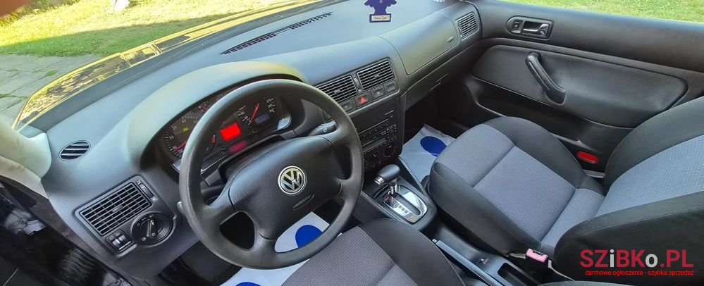 2002' Volkswagen Golf photo #5