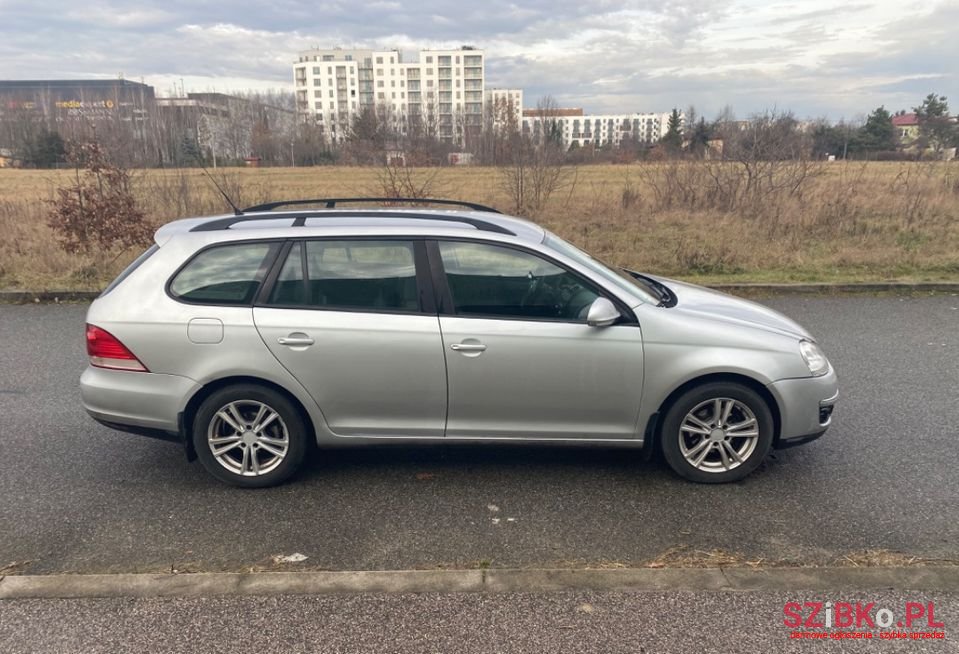 2008' Volkswagen Golf photo #5