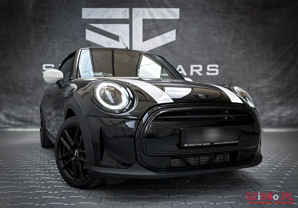 2021' MINI Cooper Standard photo #2
