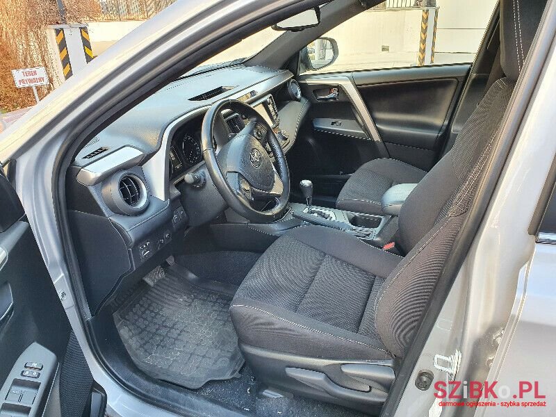 2017' Toyota RAV4 photo #4