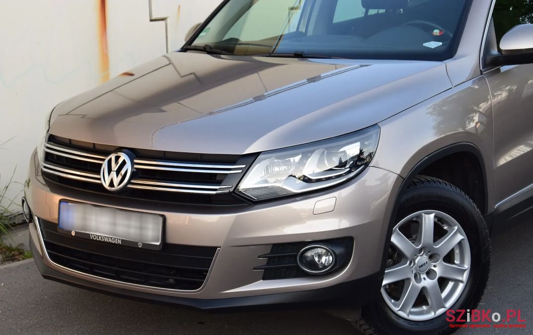 2011' Volkswagen Tiguan photo #1