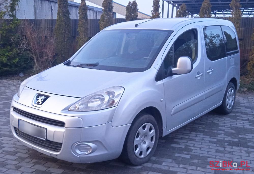 2013' Peugeot Partner photo #1