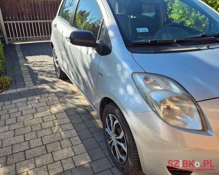 2008' Toyota Yaris photo #3