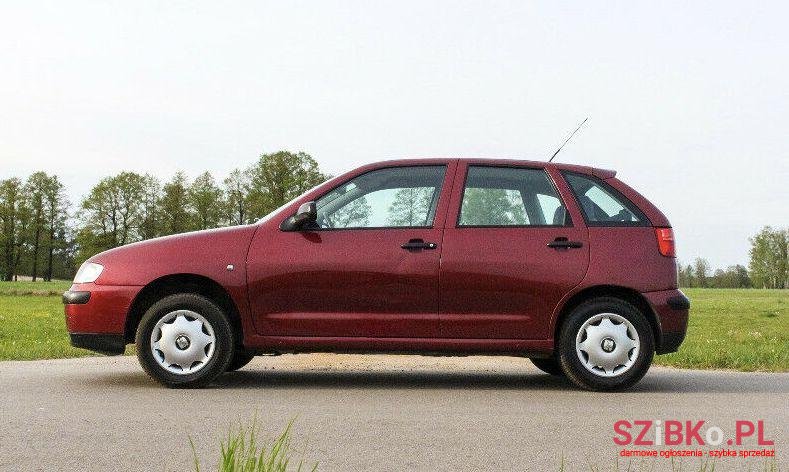 2001' SEAT Ibiza photo #1