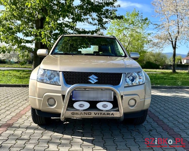 2011' Suzuki Grand Vitara photo #2