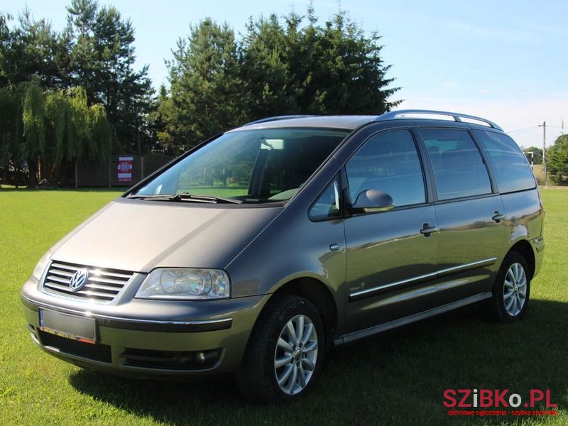 2007' Volkswagen Sharan 1.9 Tdi Comfortline Tiptr photo #1