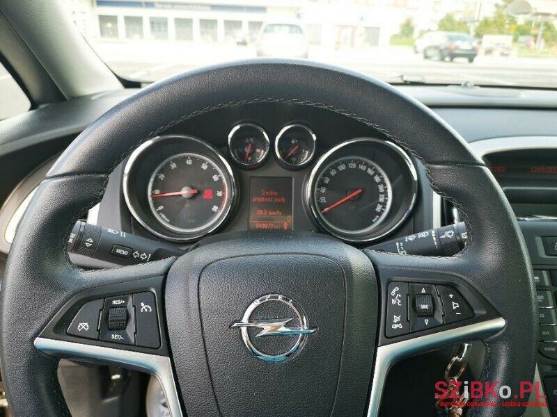 2012' Opel Astra photo #3