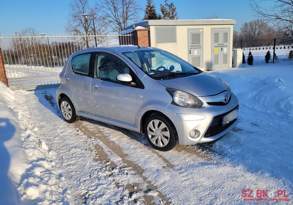 2013' Toyota Aygo Connect photo #2