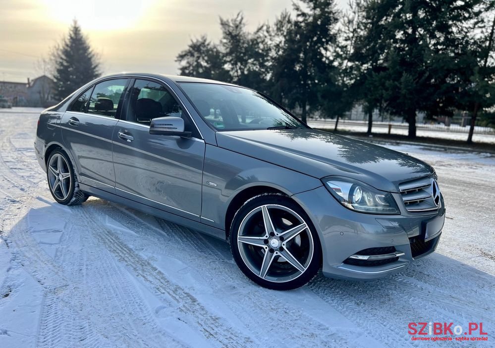 2011' Mercedes-Benz C-Class photo #1