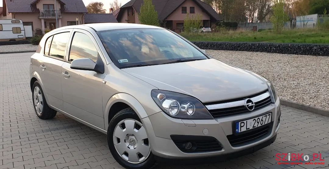 2006' Opel Astra photo #1