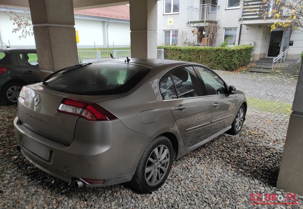 2011' Renault Laguna photo #6