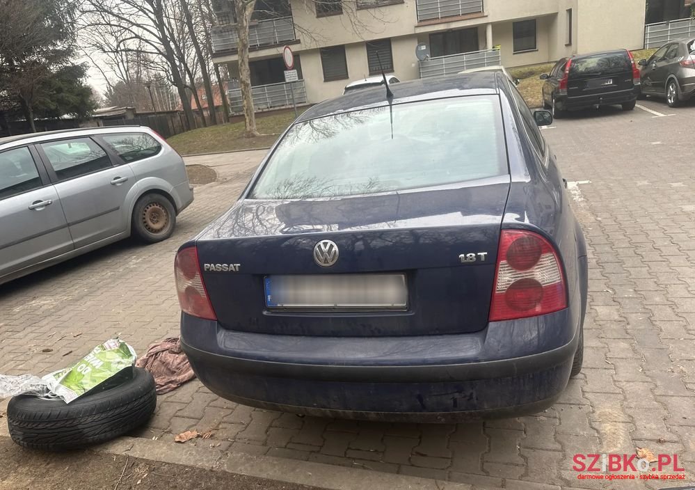 2001' Volkswagen Passat photo #3