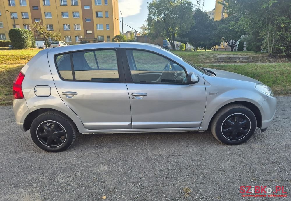 2009' Dacia Sandero photo #4