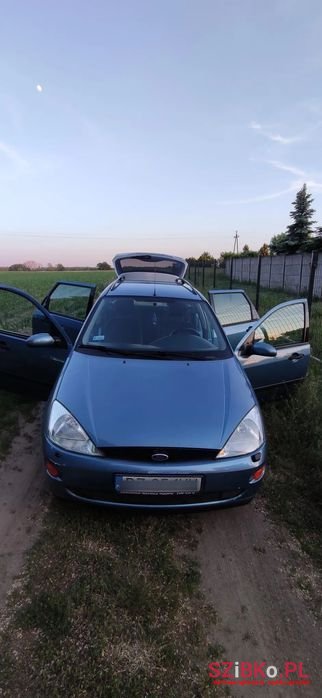 2000' Ford Focus photo #2