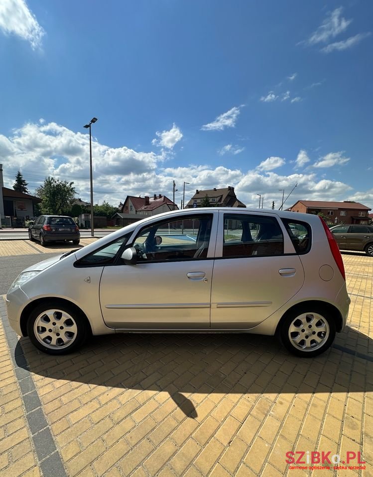 2006' Mitsubishi Colt photo #3