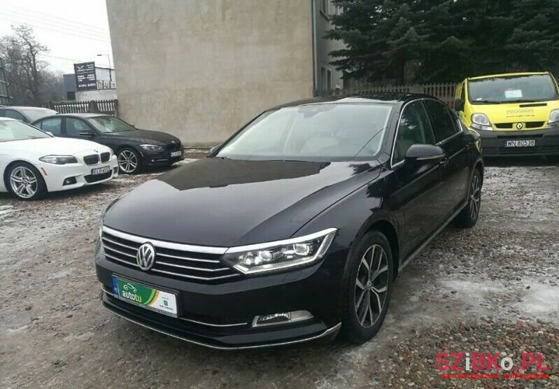 2016' Volkswagen Passat photo #4