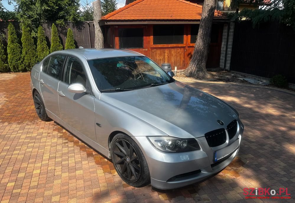 2005' BMW 3 Series 325I photo #4