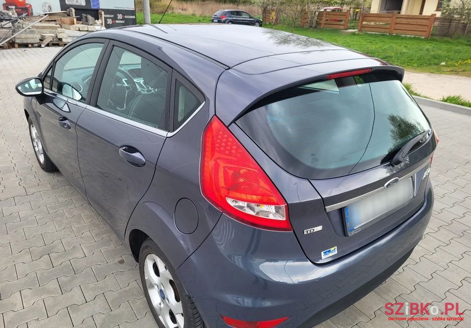 2011' Ford Fiesta photo #4