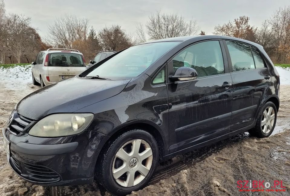 2005' Volkswagen Golf photo #1