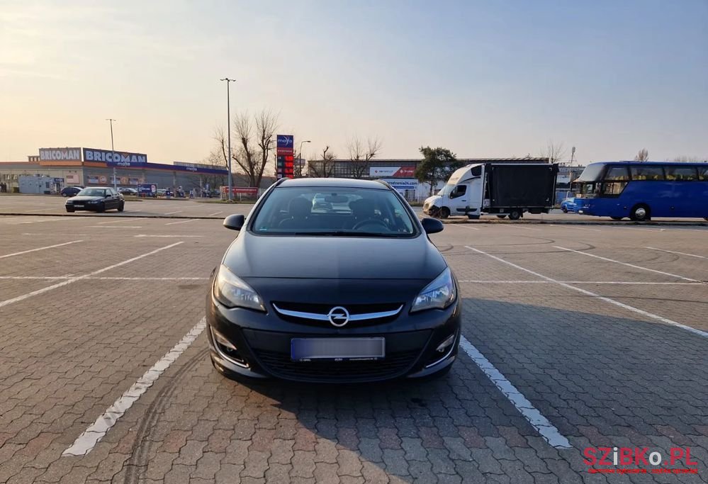 2013' Opel Astra photo #5