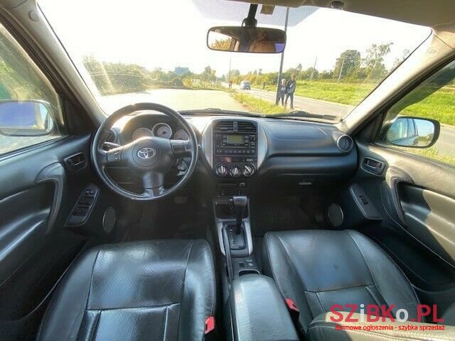 2004' Toyota RAV4 photo #4