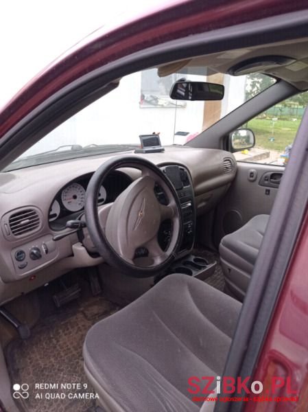 2002' Chrysler Voyager photo #3