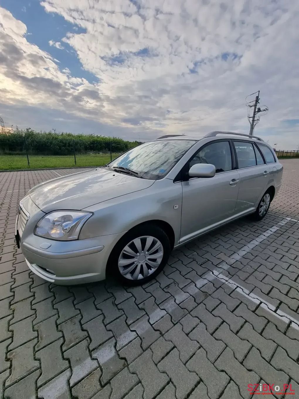 2003' Toyota Avensis photo #4