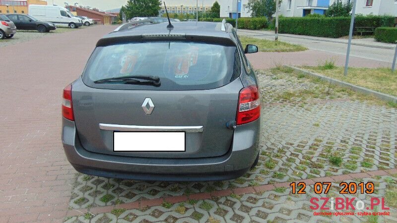 2010' Renault Laguna photo #2