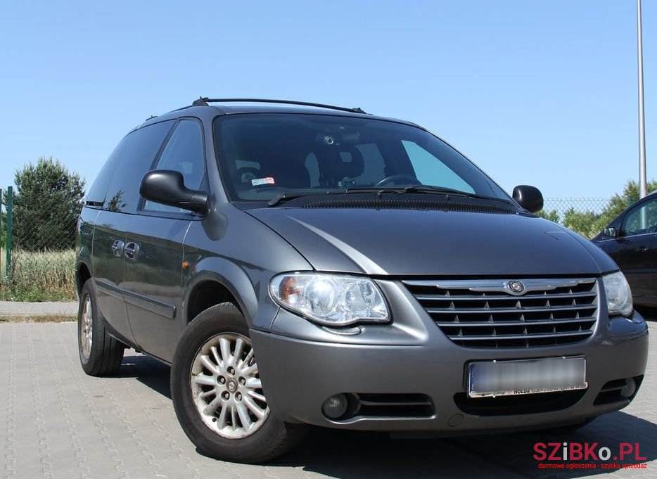 2006' Chrysler Grand Voyager photo #1