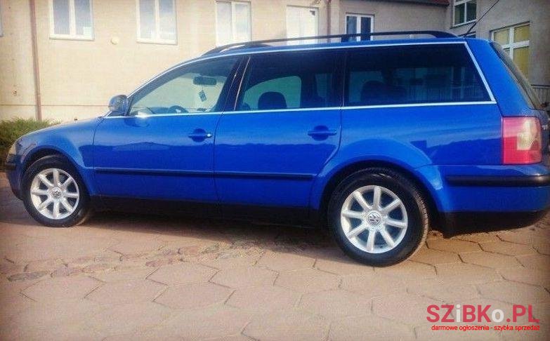 2004' Volkswagen Passat photo #2