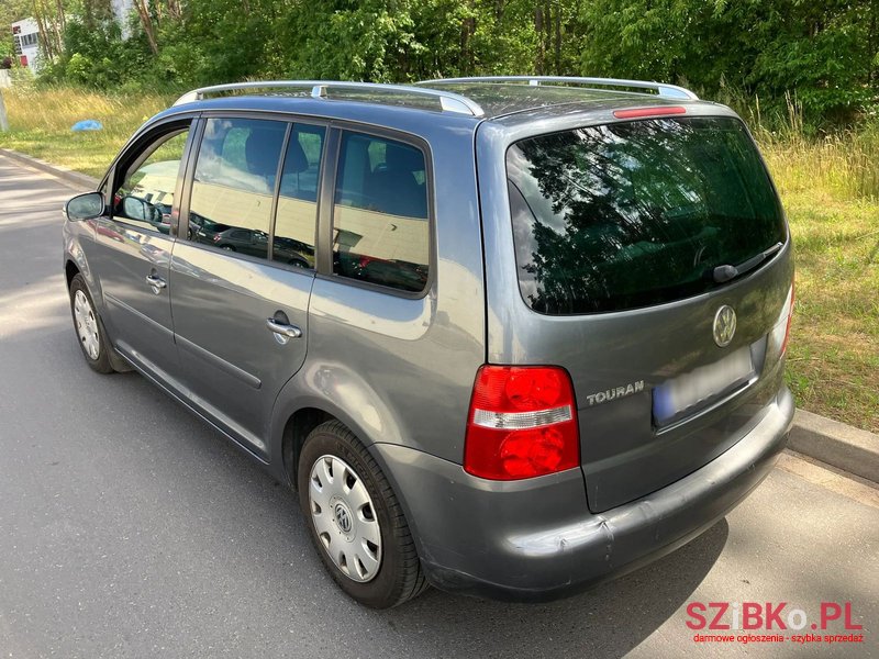 2004' Volkswagen Touran photo #4