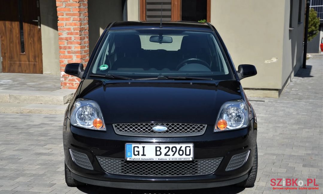 2007' Ford Fiesta photo #2