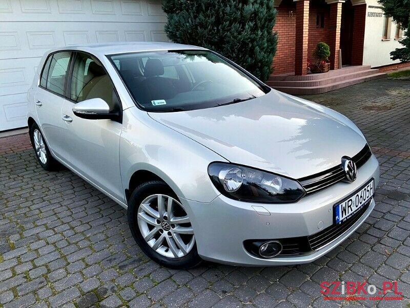 2009' Volkswagen Golf photo #2