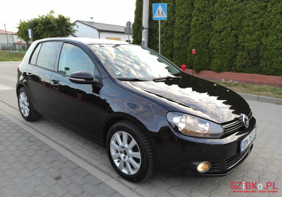 2009' Volkswagen Golf photo #1