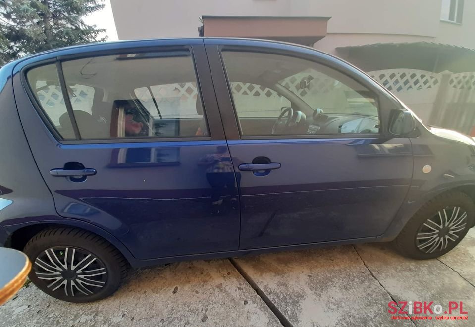 2005' Daihatsu Sirion photo #3