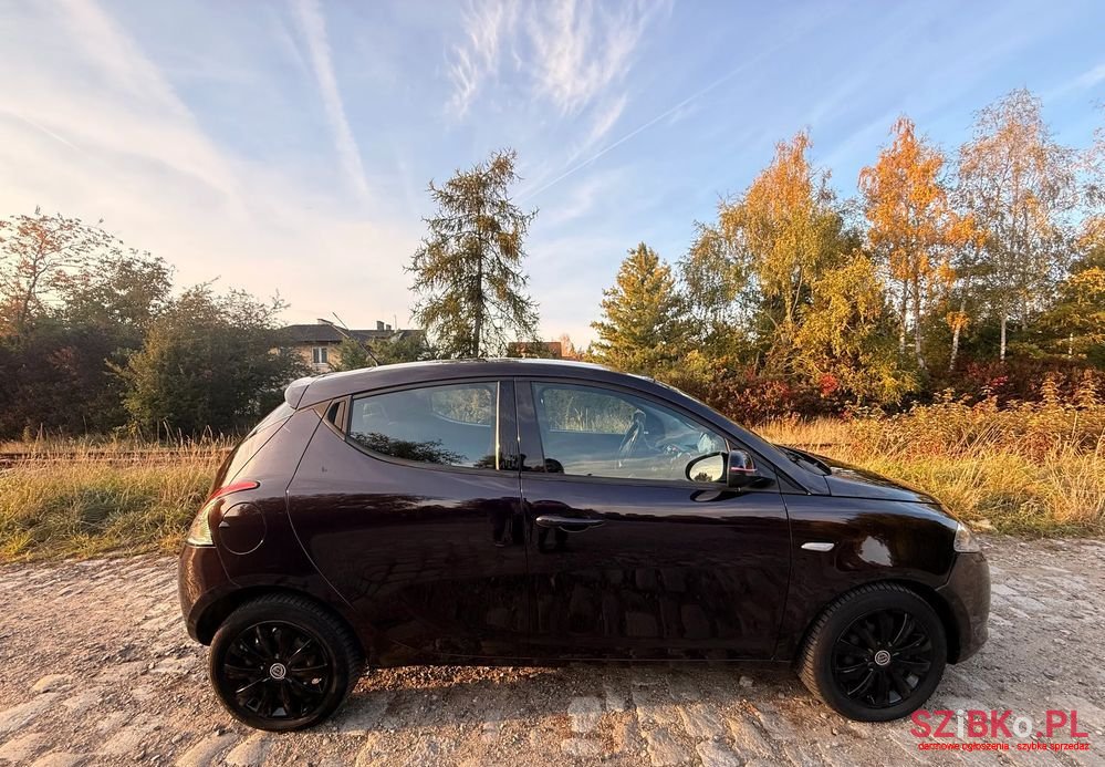 2013' Lancia Ypsilon photo #4