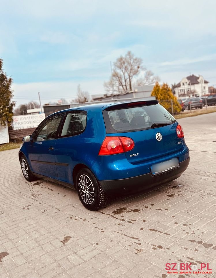 2004' Volkswagen Golf photo #6