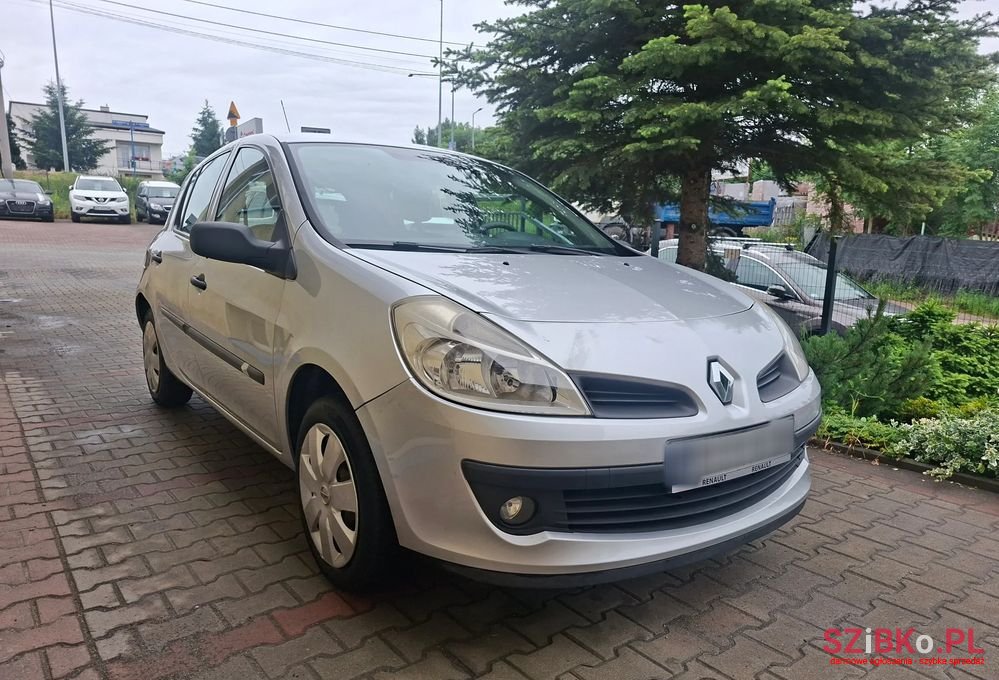 2008' Renault Clio photo #4
